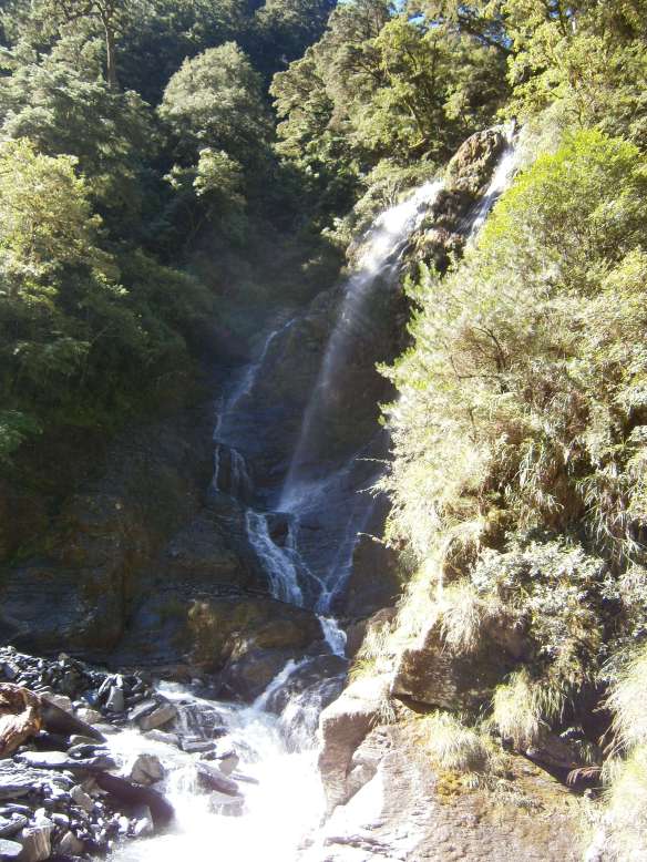 A nice waterfall at a bend in the river. just before the Zhongyangjian River Cabin.
