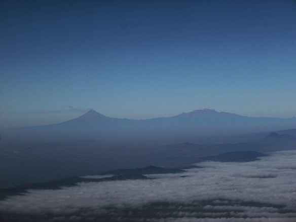 Iztaccihuatl and Popocatépetl could be seen in the distance.