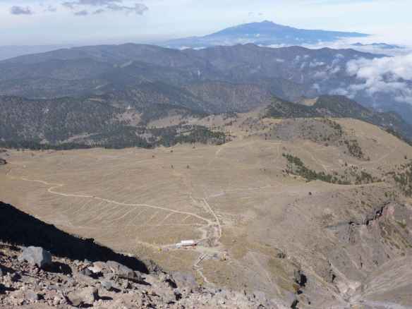 Piedra Grande hut below.