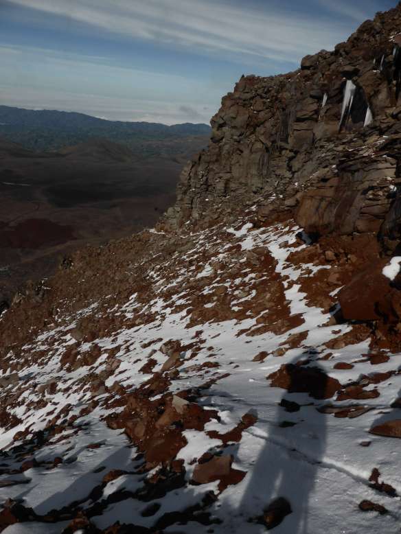 Following the ridge down, passing underneath el Castillo.
